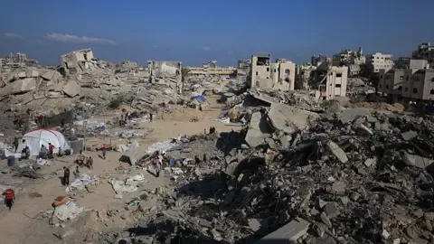 Israeli Armored Vehicles Advance into Key Gaza City Residential District