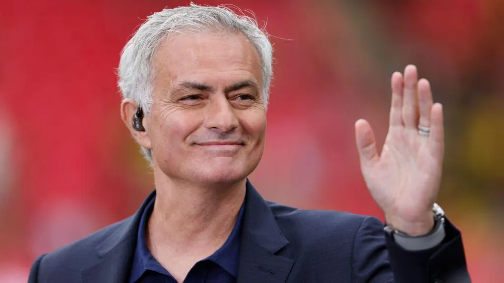 Which person would say not to Benfica? - Mourinho arrives for negotiations